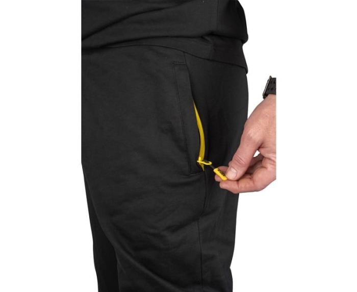/environment/cache/images/productGfx_141600_700_700/Spodnie-Black-Cat-Joggers2.jpg