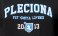 Bluza_University_Ltd_Fat_Momma_Lovers_czarna_detal_700.png